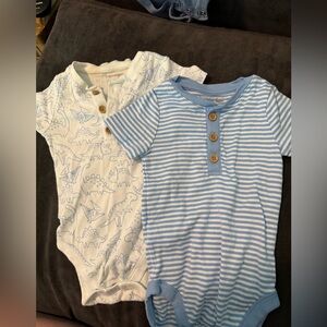NWOT Gymboree 9-12 month onesies blue & white
